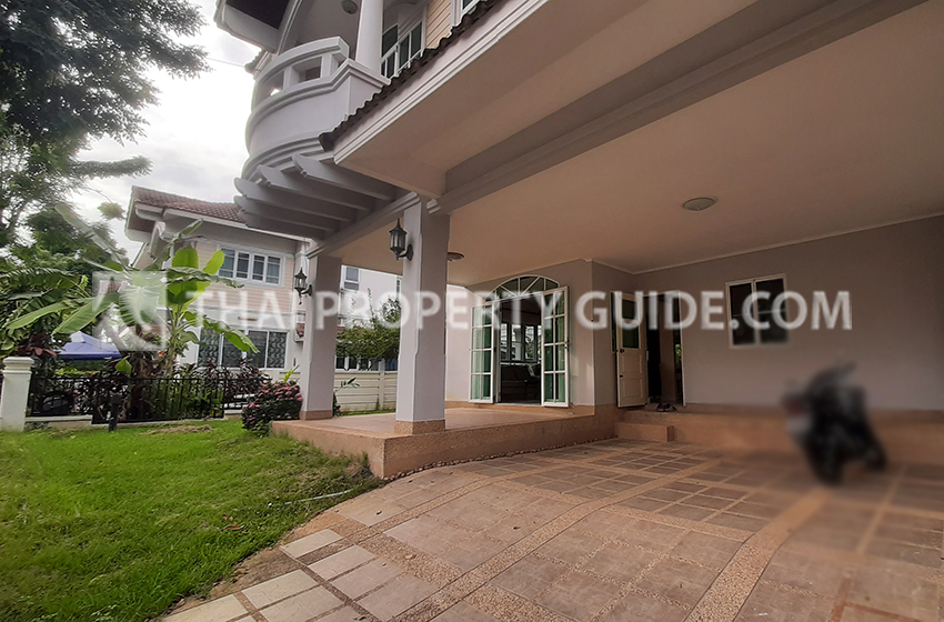 House with Shared Pool in Other 